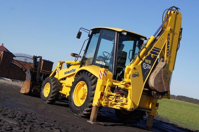 Traktorbagr Komatsu WB 93R